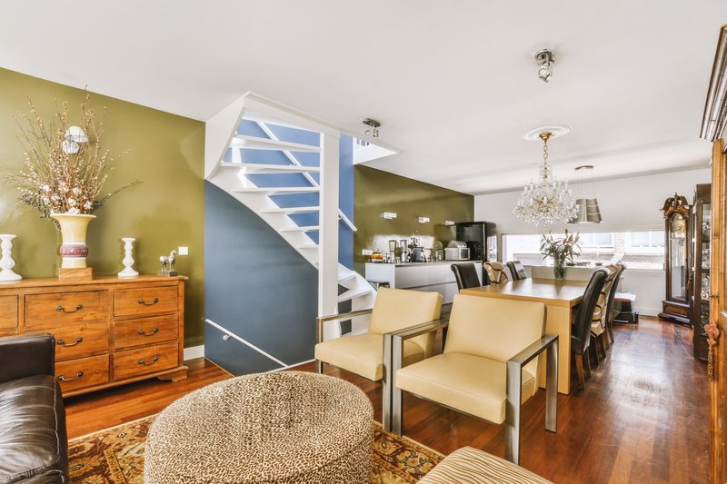 Sala abierta de casa en venta